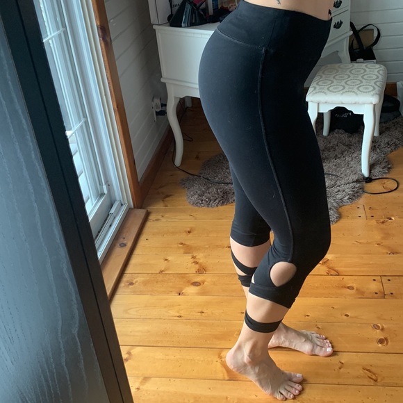 Forever 21 leggings with cute cuffs on calves. size large (fits like medium) - Picture 2 of 3